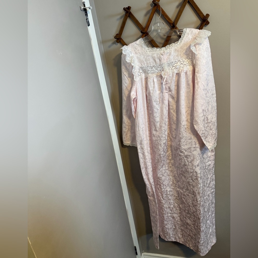 Vintage Linda nightgown lace trim brocade ladies M prairie modest Cottagecore
